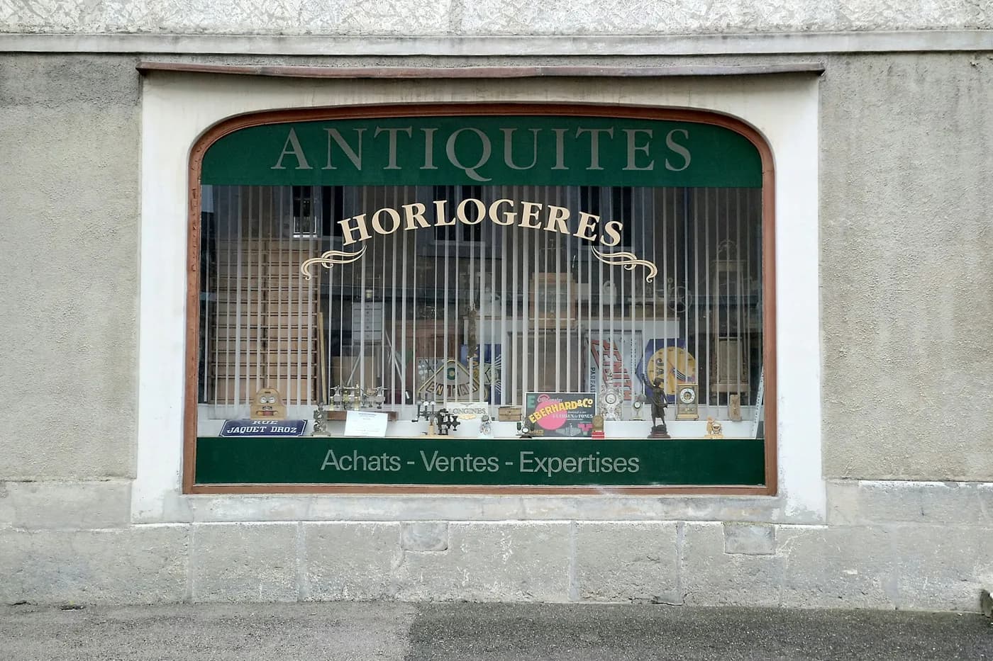 Shop window of an antique watch dealer